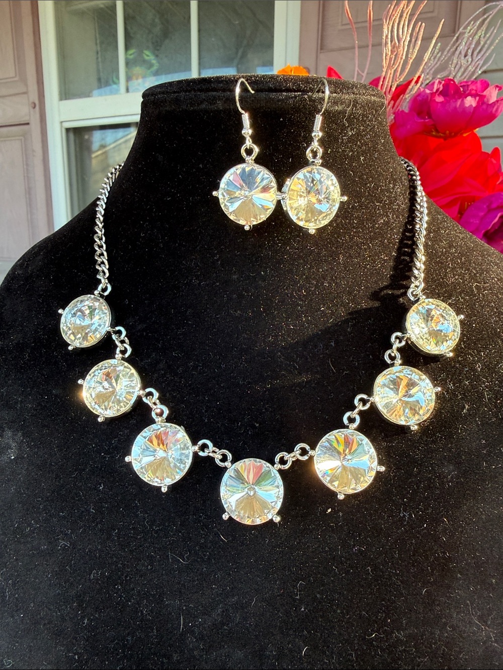 New Women’s 10” Crystal Bezeled Station Gorgeous Necklace & Matching earrings